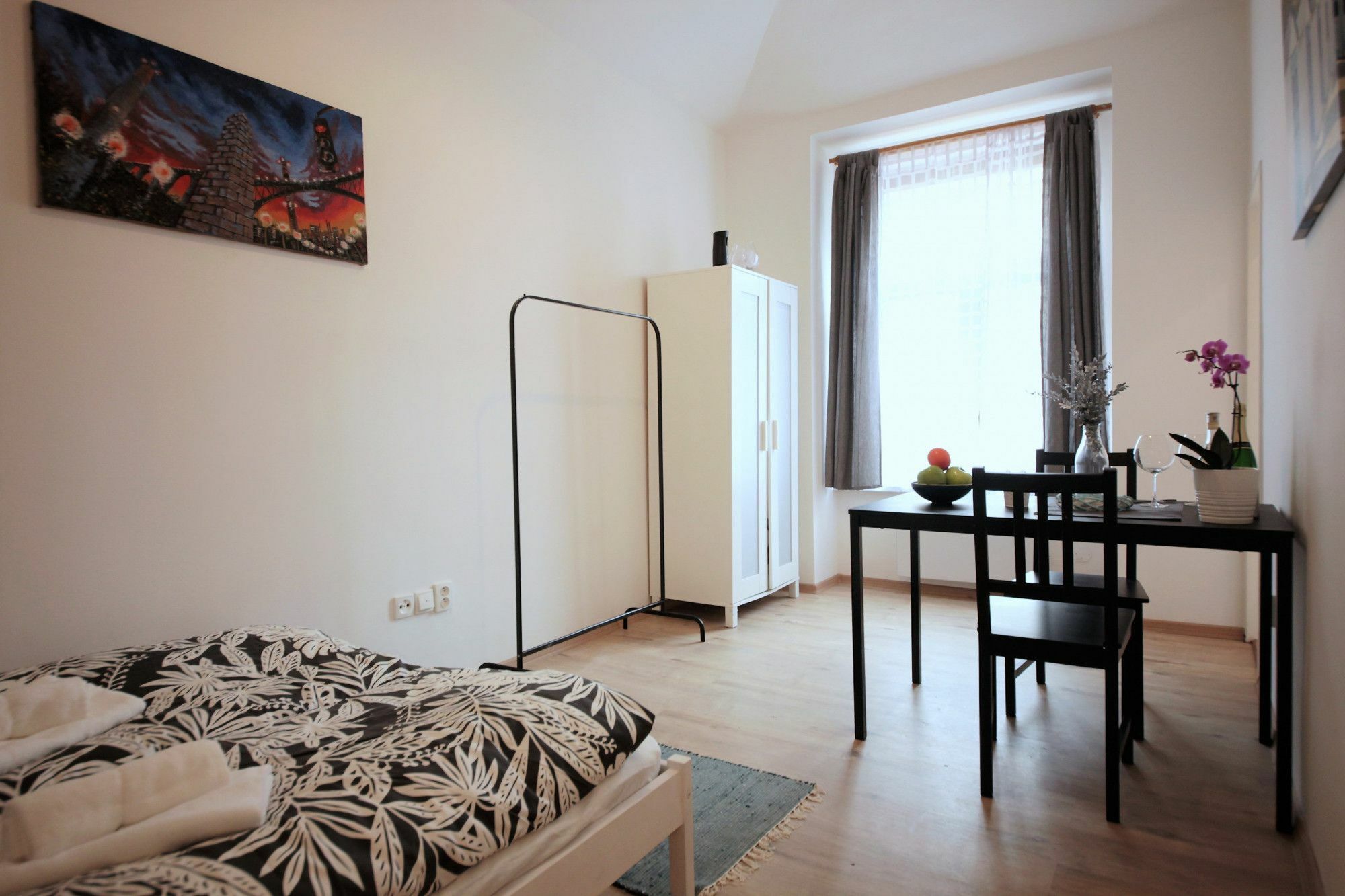 Residence Vita Nejedleho Praag Buitenkant foto